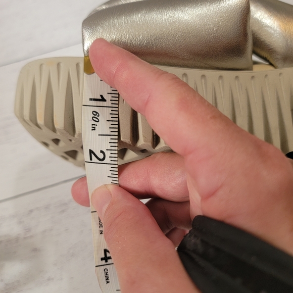 Plia Anda, Silver Platform Sandals, Euro 40 - Picture 5 of 6